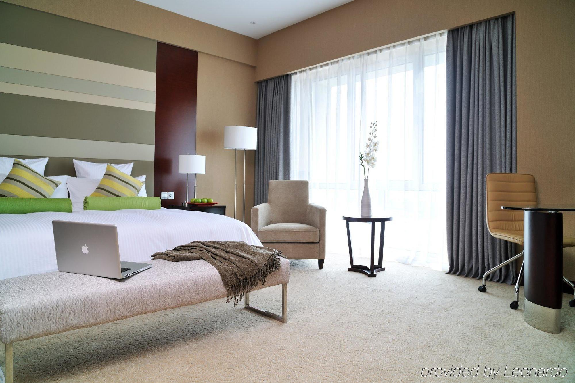 The Qube Hotel Nanqiao Shanghai Room photo
